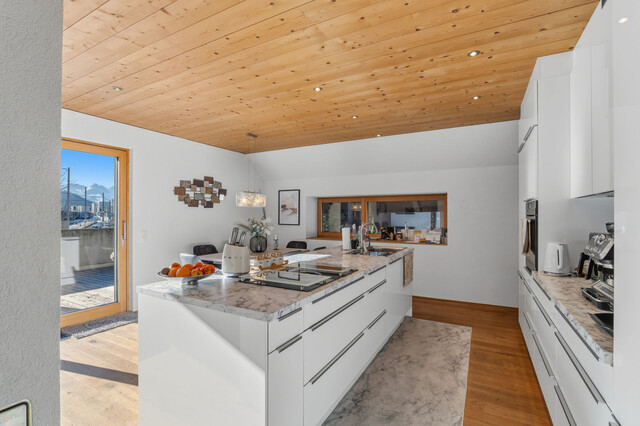 Platz für Familie, Beruf und Ideen - Teilsaniertes Haus mit Einliegerwohnung