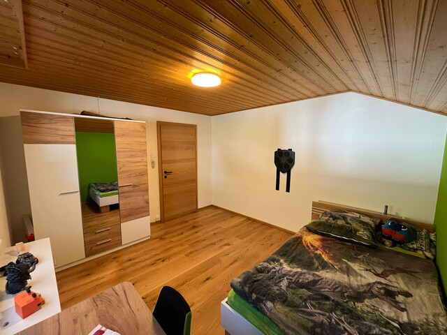 Großzügiges Wohnhaus mit Einliegerwohnung, großem Garten und schöner Aussicht in ruhiger Lage von Tosters-Hub