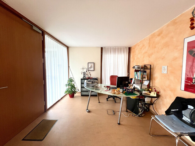 Moderne Büro-/Praxisfläche in zentraler Lage mit Garage und Parkmöglichkeiten in Hard