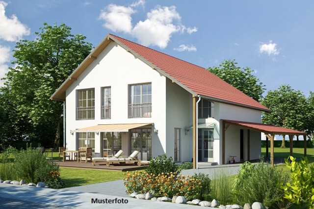 Exklusives Einfamilienhaus mit Terrasse, Pool und Doppelgarage - top gepflegt