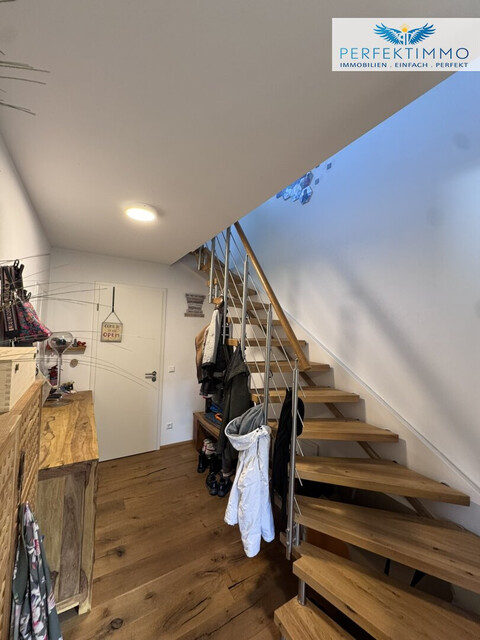 Lichtdurchflutete Dachgeschoss-Maisonette mit Traum-Blick auf den Weiher in Weißensberg!