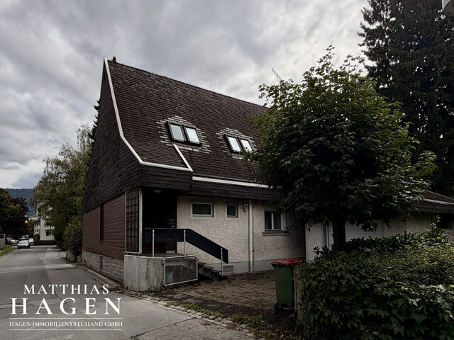 Großzügige Liegenschaft 
Bau-Wohngebiet