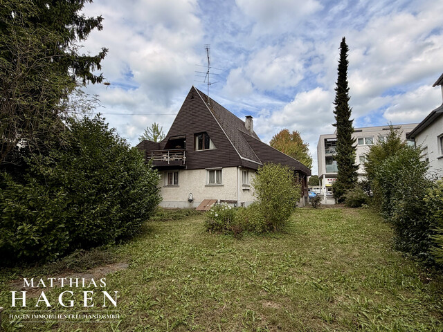 Großzügige Liegenschaft 
Bau-Wohngebiet