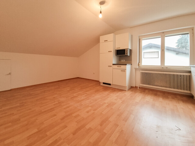 3-Zimmerwohnung im Dachgeschoss (Pauschalmiete inkl. BK & Strom) - Top7