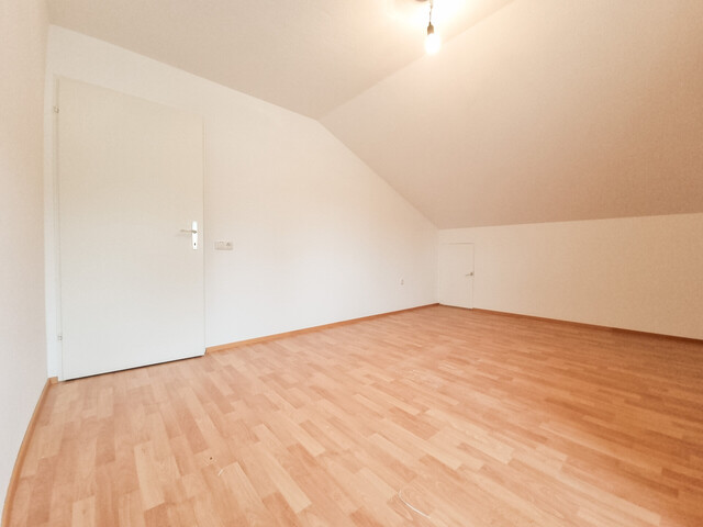 3-Zimmerwohnung im Dachgeschoss (Pauschalmiete inkl. BK & Strom) - Top7