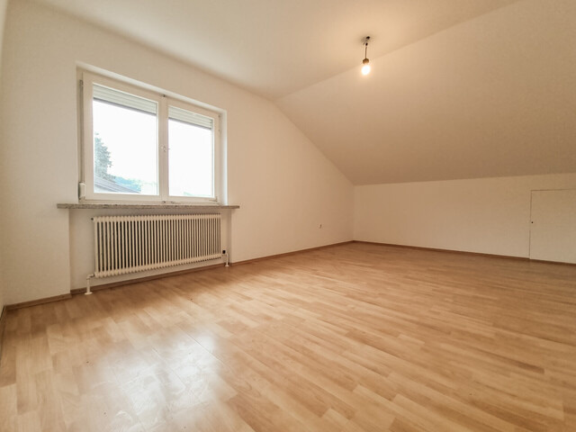 3-Zimmerwohnung im Dachgeschoss (Pauschalmiete inkl. BK & Strom) - Top7