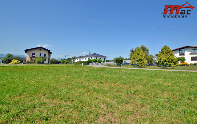 Sonnig gelegenes Baugrundstück mit traumhafter Fernsicht