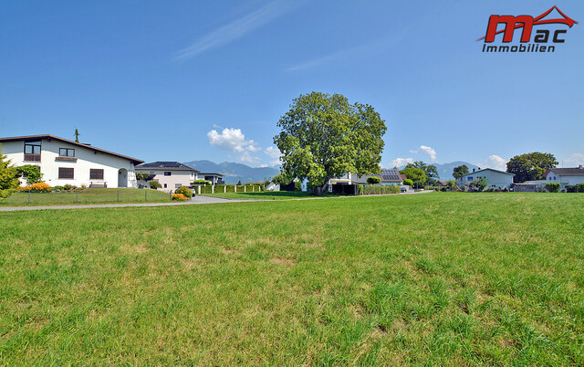 Sonnig gelegenes Baugrundstück mit traumhafter Fernsicht