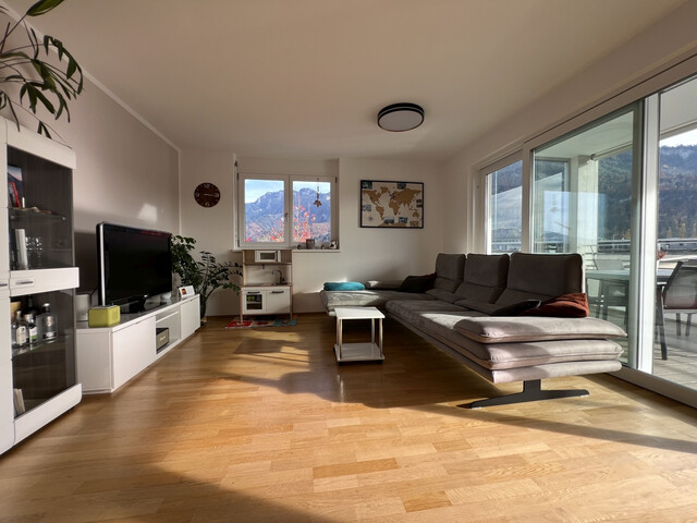 SONNIGE 4-ZIMMER WOHNUNG MIT GROSSER TERRASSE