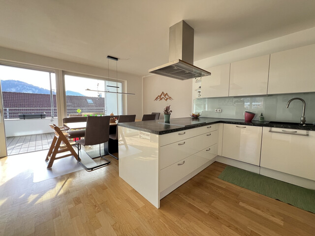 SONNIGE 4-ZIMMER WOHNUNG MIT GROSSER TERRASSE