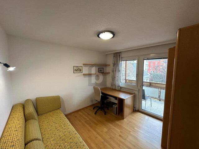 ZENTRAL UND DENNOCH RUHIG: LICHTDURCHFLUTETE 2-ZIMMER-WOHNUNG MIT XXL-GARAGE IN TOP-LAGE