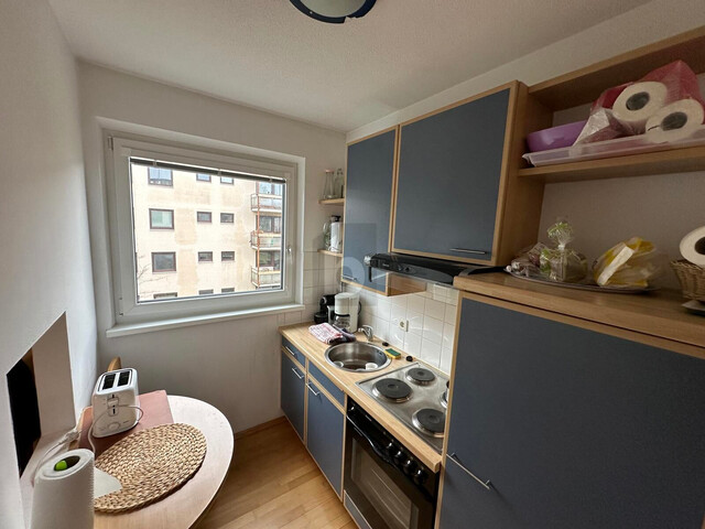 ZENTRAL UND DENNOCH RUHIG: LICHTDURCHFLUTETE 2-ZIMMER-WOHNUNG MIT XXL-GARAGE IN TOP-LAGE