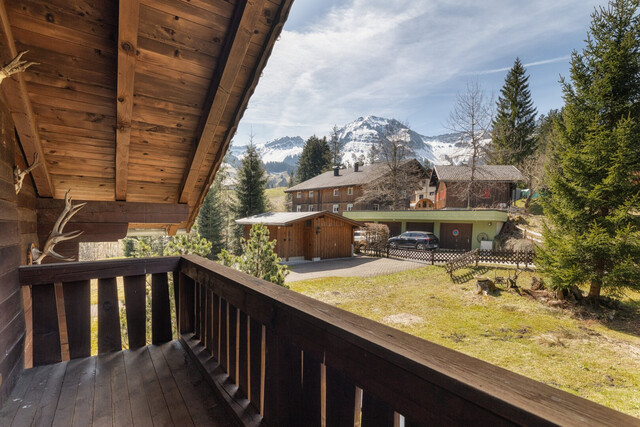 Entzückendes Ferienhaus im Bregenzerwald. Paradies im Grünen mit riesigem Garten, 2 Sonnenterassen und direkte Nähe zum Lift.
