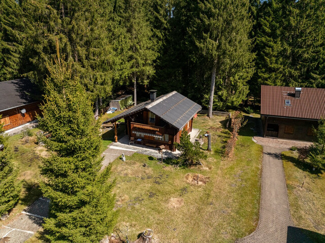 Entzückendes Ferienhaus im Bregenzerwald. Paradies im Grünen mit riesigem Garten, 2 Sonnenterassen und direkte Nähe zum Lift.