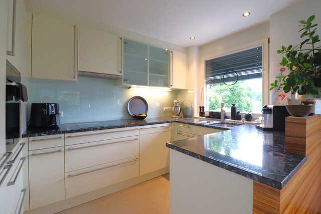 Feldkirch-Altenstadt: äußerst gepflegte Wohnung mit geräumiger Terrasse und 2 Tiefgaragen-Plätzen