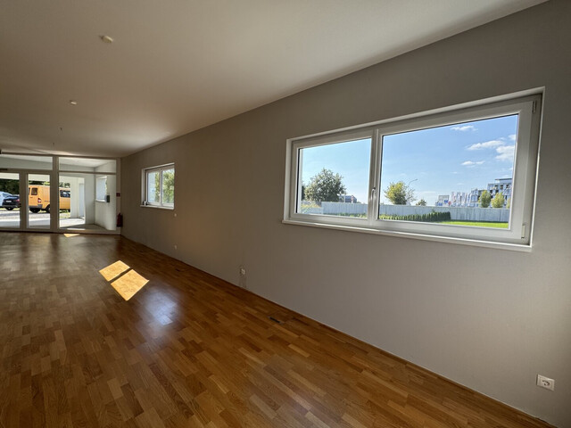 Moderne Büro- oder Praxisfläche mit bester Verkehrsanbindung - inklusive 4 Stellplätzen!