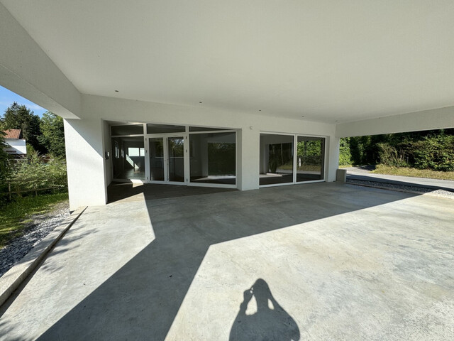 Moderne Büro- oder Praxisfläche mit bester Verkehrsanbindung - inklusive 4 Stellplätzen!