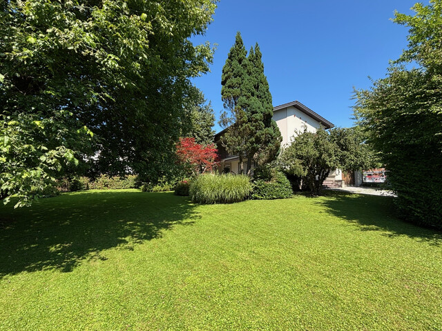 Ruhig gelegenes Einfamilienhaus mit großem sonnigen Grundstück in Hohenems