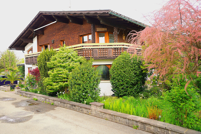 Großzügiges Einfamilienhaus mit 5 Zimmern und traumhaftem Garten  