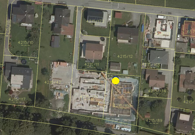 Anspruchsvolle 4-Zimmerwohnung mit großem Garten und zwei Abstellplätzen