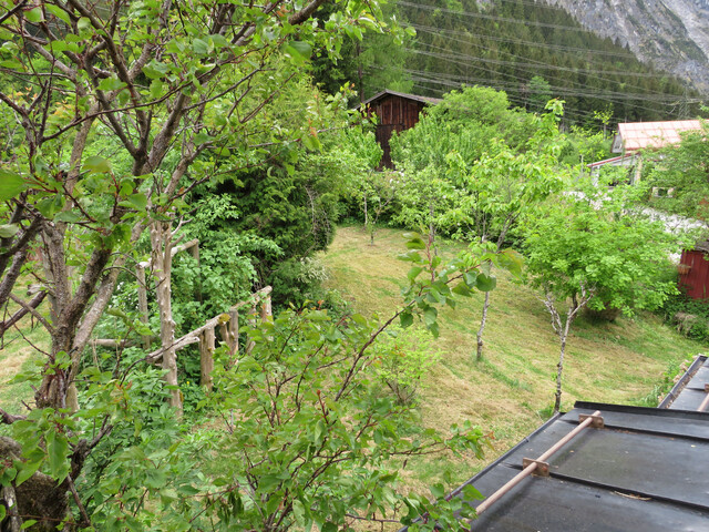 Idyllisches Wohnhaus  mit  Teich und großem  Garten (provisionsfrei)!