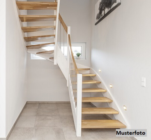 Neuwertige Maisonette-Wohnung mit Garten, Terrasse & Carport