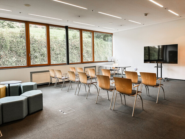 So minimalistisch wie du willst, so kreativ wie du kannst – flexibles Büro in Egg mieten.