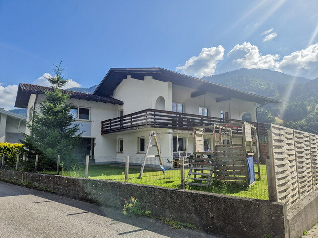 Großzügiges Familienhaus in ruhiger Lage mit Bergblick