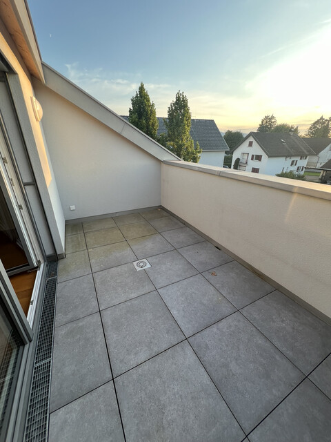 Hochwertig ausgestattete 2-Zimmer Dachgeschosswohnung in Lauteracher Kleinwohnanlage