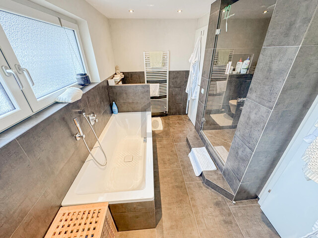 MODERNES PENTHOUSE IN ZENTRALER RUHELAGE