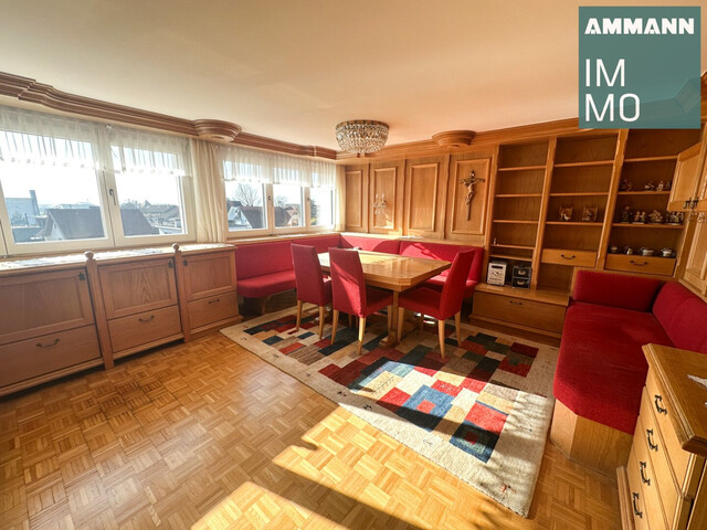 Zuhause im Zentrum: Großzügige Dachgeschosswohnung mit Dachterrasse zu vermieten