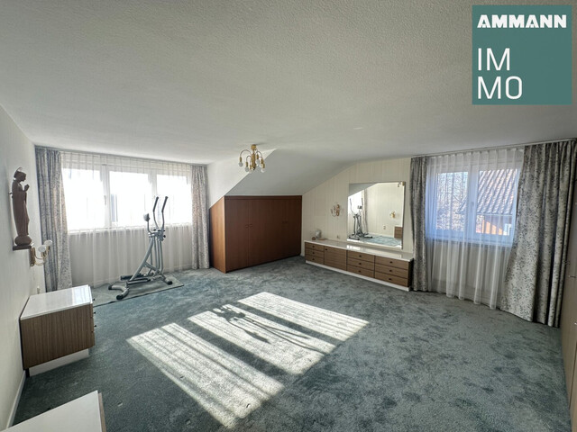 Zuhause im Zentrum: Großzügige Dachgeschosswohnung mit Dachterrasse zu vermieten