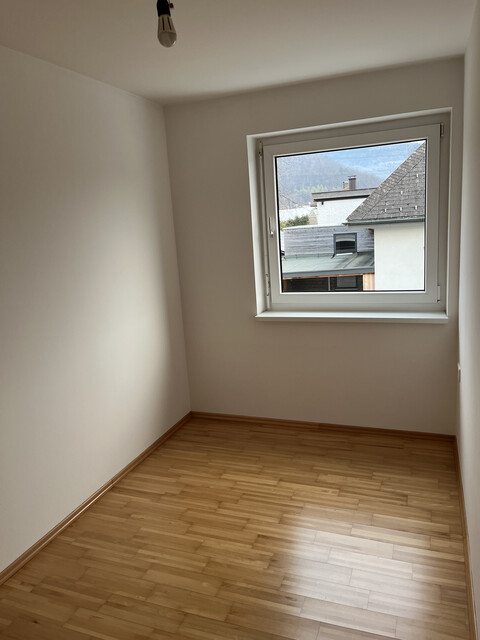 Terrassenwohnung 60m² mit 43 m² Terrasse, 4,5 m² Abstellraum, Parkplatz und Carport.