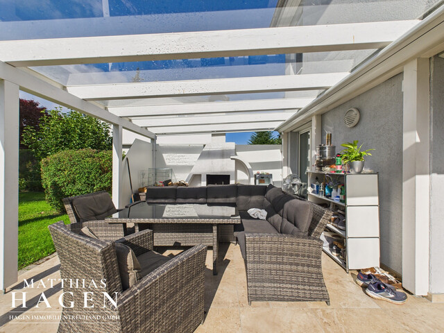 Einfamilienhaus mit großem Grundstück und Gartenparadies in Höchst