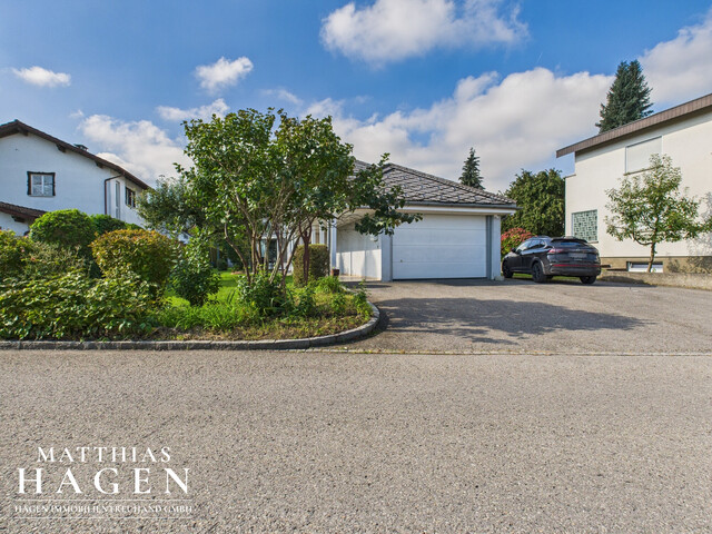 Einfamilienhaus mit großem Grundstück und Gartenparadies in Höchst