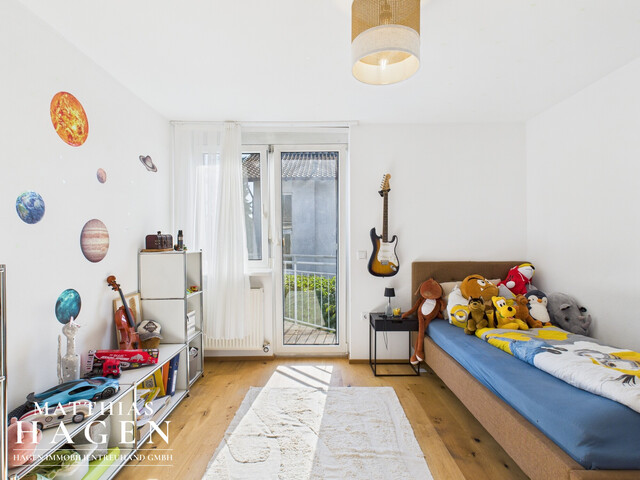 Einfamilienhaus mit großem Grundstück und Gartenparadies in Höchst