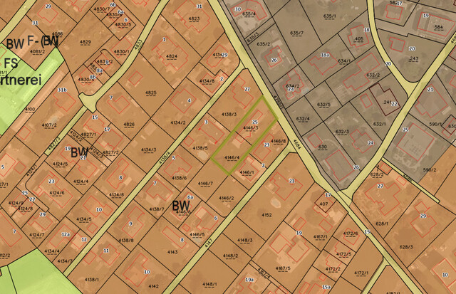 Einfamilienhaus mit großem Grundstück und Gartenparadies in Höchst