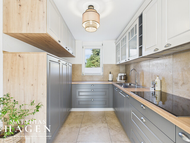 Einfamilienhaus mit großem Grundstück und Gartenparadies in Höchst