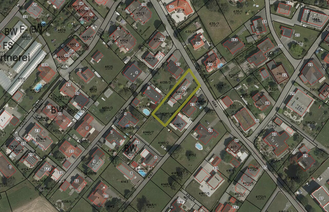 Einfamilienhaus mit großem Grundstück und Gartenparadies in Höchst