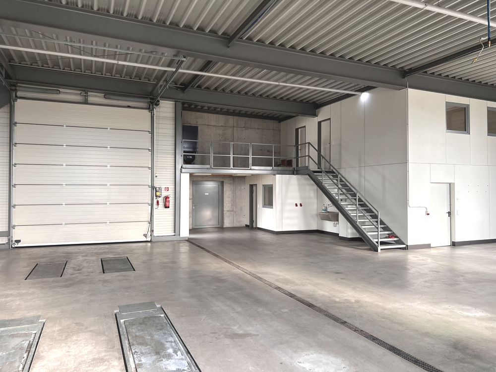 Halle in Lustenau mit perfekter Grenzlage