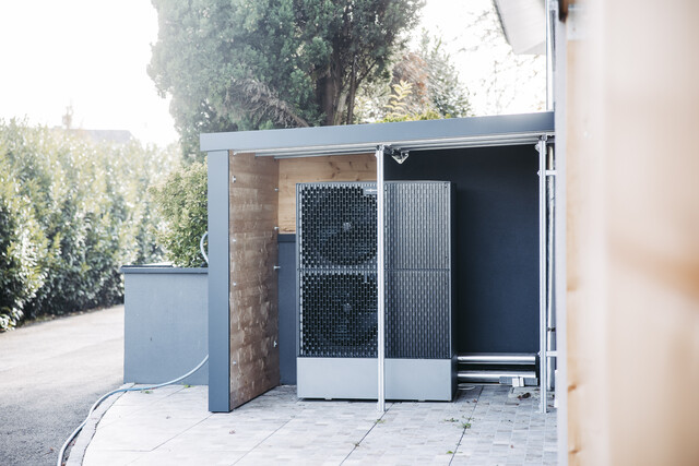 Bungalow mit Garagengebäude 