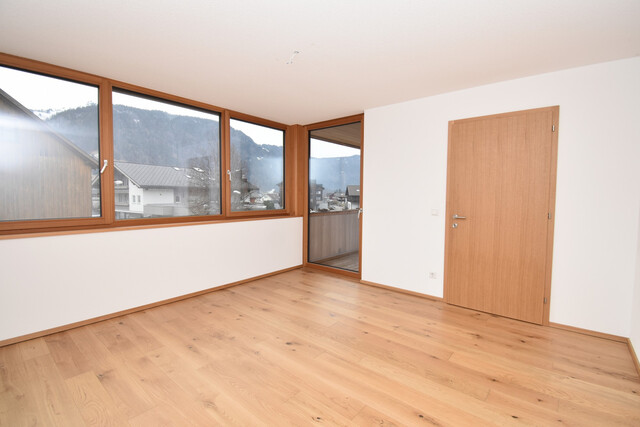 Neuwertige 4-Zimmer Wohnung in zentraler Lage