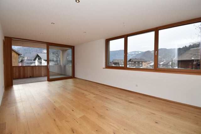 Neuwertige 4-Zimmer Wohnung in zentraler Lage