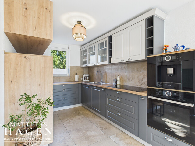 Einfamilienhaus mit großem Grundstück und Gartenparadies in Höchst