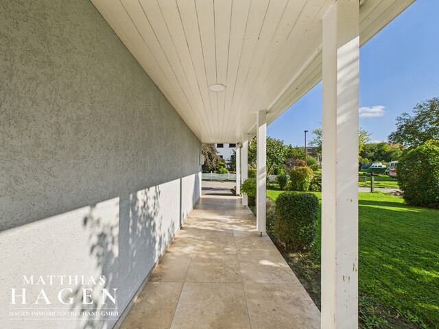 Einfamilienhaus mit großem Grundstück und Gartenparadies in Höchst