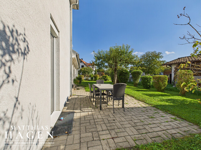 Einfamilienhaus mit großem Grundstück und Gartenparadies in Höchst