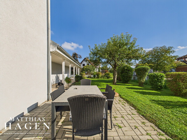 Einfamilienhaus mit großem Grundstück und Gartenparadies in Höchst