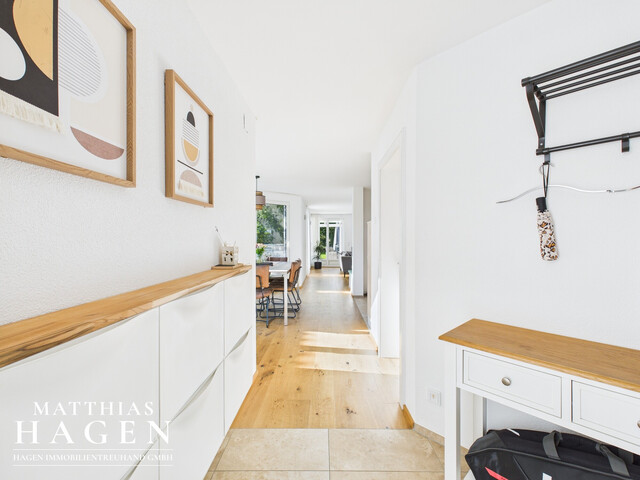 Einfamilienhaus mit großem Grundstück und Gartenparadies in Höchst