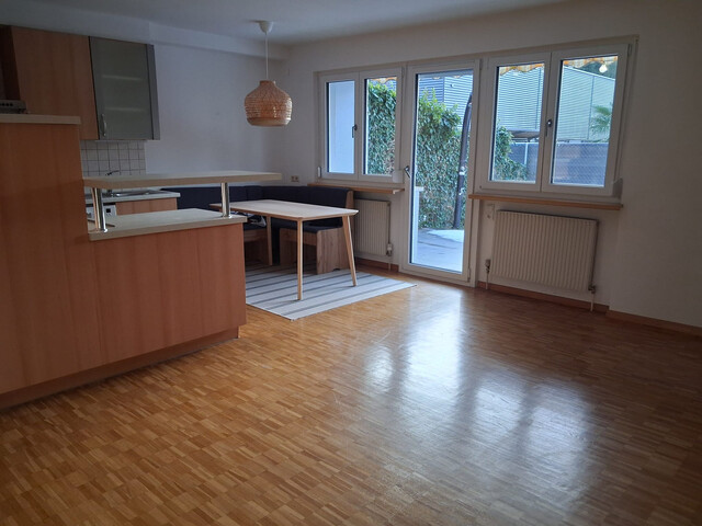 Schöne vier Zimmer Wohnung mit garten 