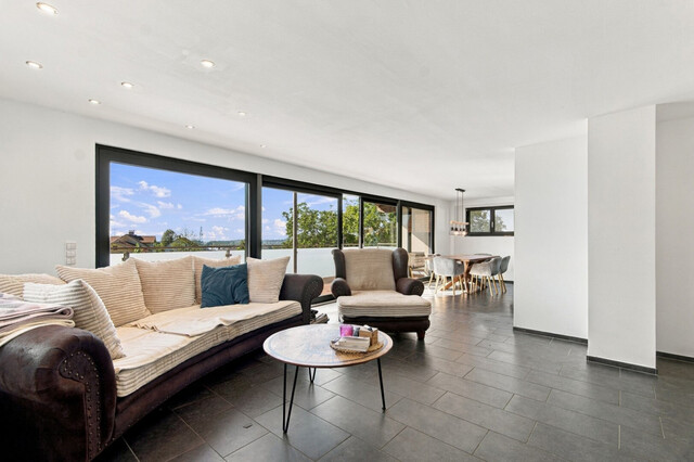 Großzügige Dachgeschosswohnung mit Südwest-Terrasse und traumhaftem Bodenseeblick